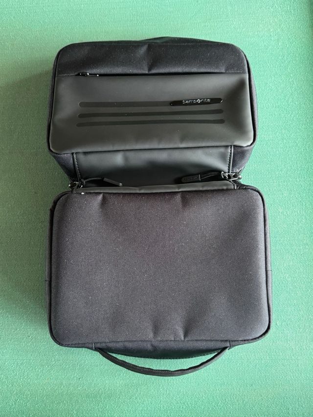 Neceser / bolsa de viaje Samsonite negro. Nuevo.