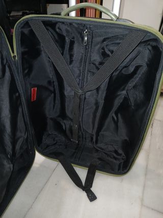 Maleta verde de viaje