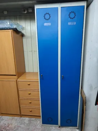 Módulo de 2 taquillas metálicas azules y grises