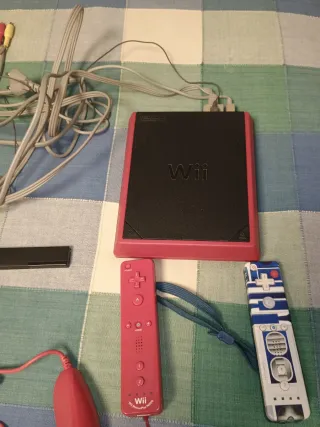 Consola Nintendo Wii Roja con mandos y sensor