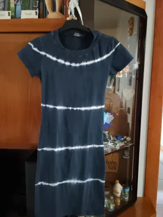 Vestito tie-dye blu e bianco