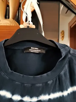 Vestito tie-dye blu e bianco