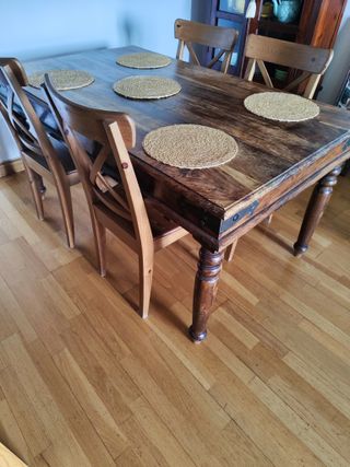 Mesa de comedor de madera maciza