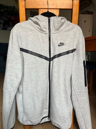 Sudadera Nike Tech Fleece Gris