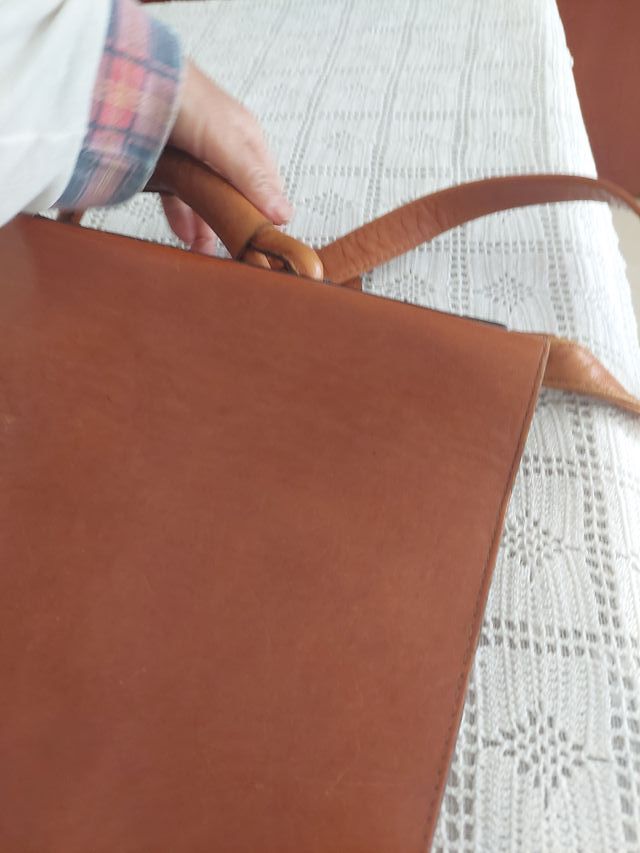 Bolso cartera de piel marrón