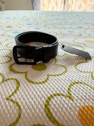 Cinturón Levi's Negro Hebilla Metálica.