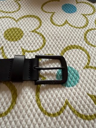 Cinturón Levi's Negro Hebilla Metálica.
