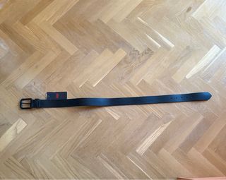 Cinturón Levi's Negro Hebilla Metálica.