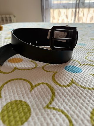 Cinturón Levi's Negro Hebilla Metálica.