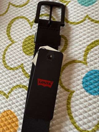 Cinturón Levi's Negro Hebilla Metálica.
