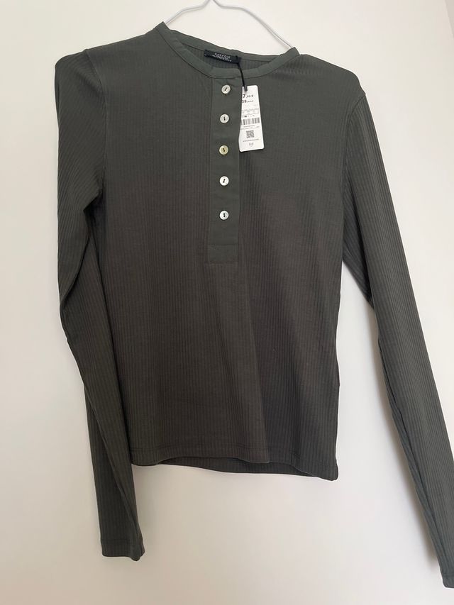 Camiseta verde botones nacarados Parfois Talla S