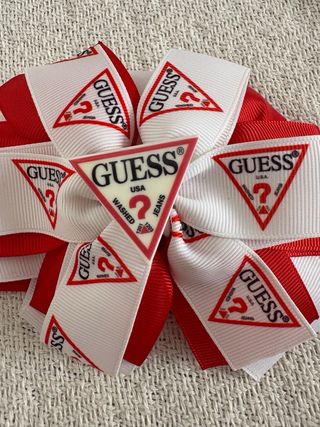 Diadema bebé Guess roja elástica