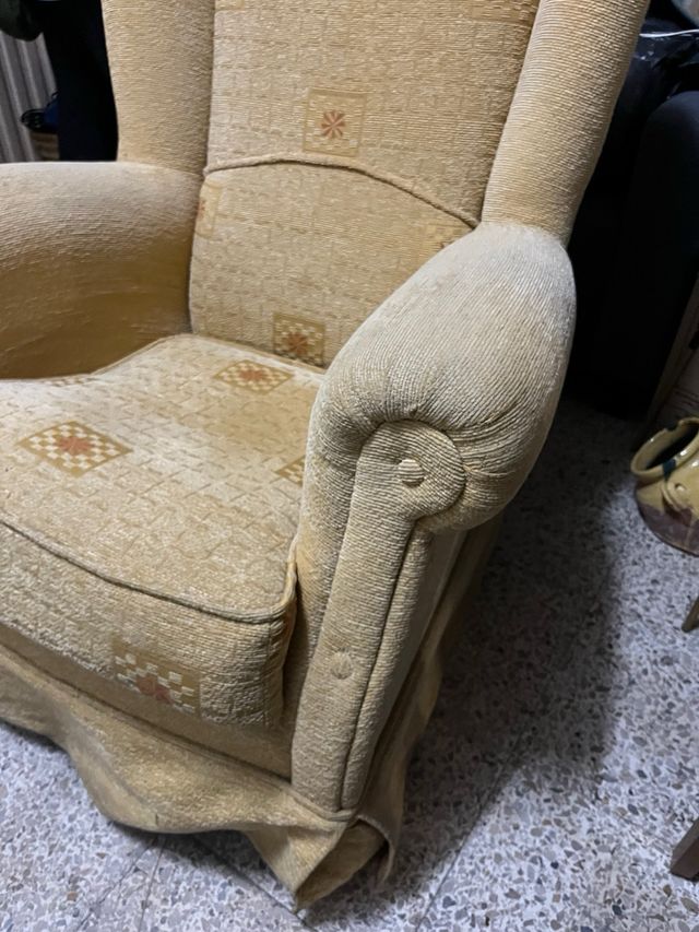 Butaca de tela amarilla