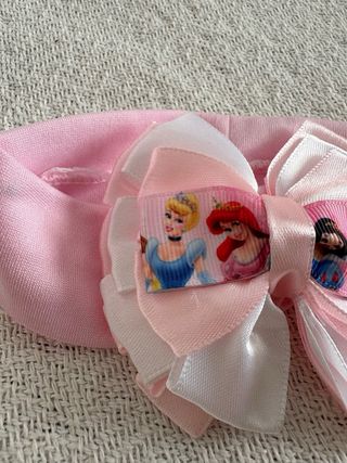 Diadema bebé elástica princesas Disney rosa