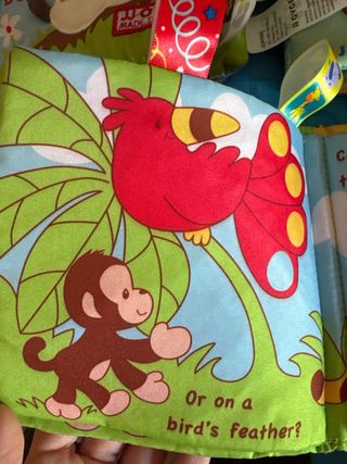 Libros bebés de tela sensoriales.