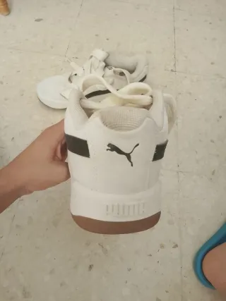 Zapatillas Puma Blancas y Negras
