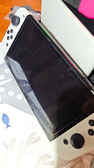 Nintendo Switch OLED bianco da 128 GB + controller