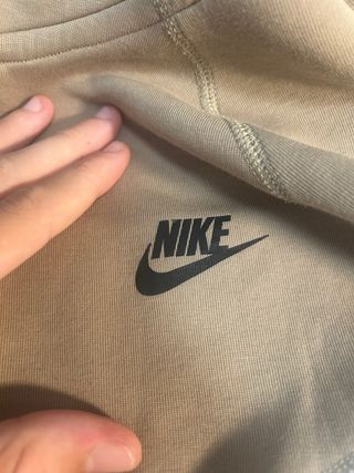 Sudadera Nike Tech Beige y Blanca
Real