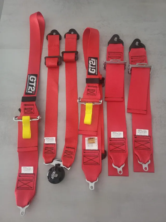 Arnés 6 puntos GT2i rojo