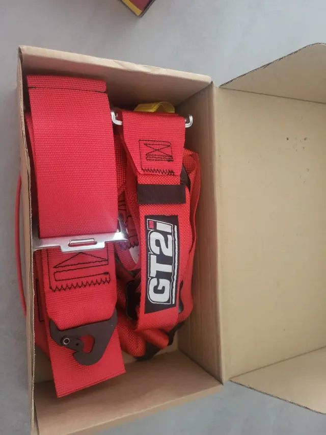 Arnés 6 puntos GT2i rojo