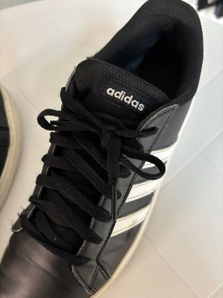 Sneakers Adidas nere e bianche