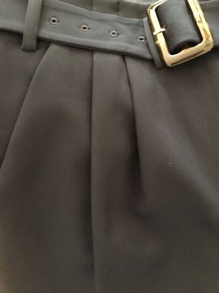 Pantalón azul marino con cinturón