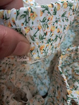 Shorts florales blancos y amarillos