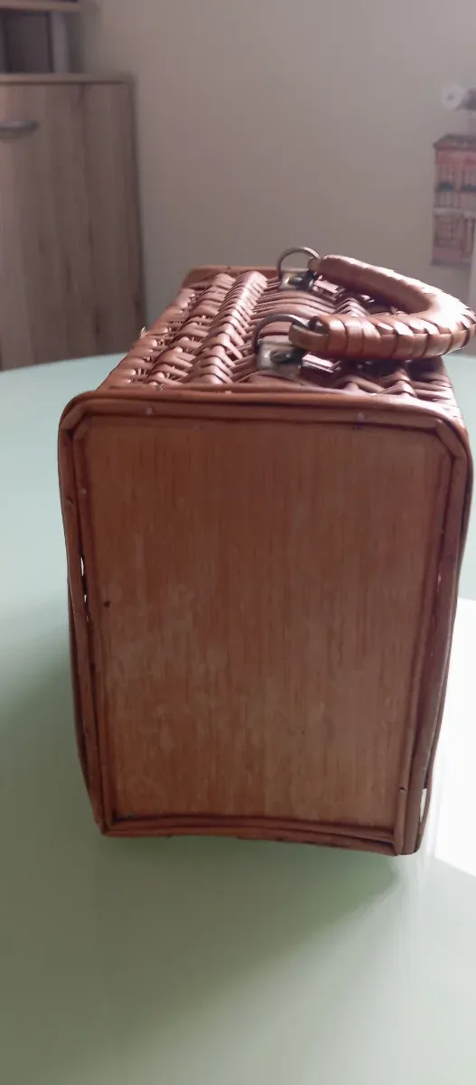 Bolso de mimbre vintage con asa y cierre