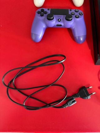 PS4 (PlayStation 4) + 2 mandos + juegos