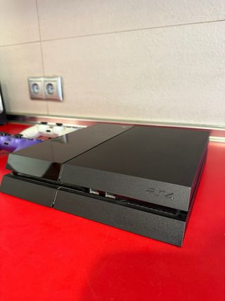 PS4 (PlayStation 4) + 2 mandos + juegos