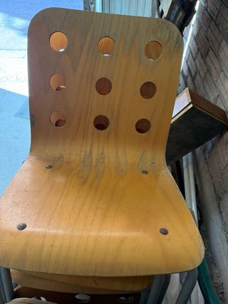 Lote 17 Sillas de madera y metal 
