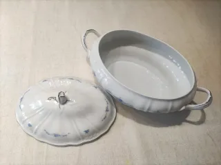 Preciosa sopera alemana de porcelana azul y blanca