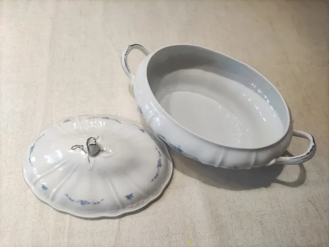 Preciosa sopera alemana de porcelana azul y blanca