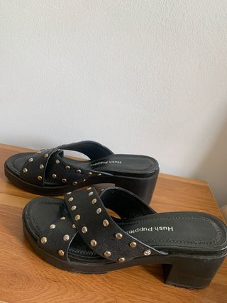 Sandalias Tacón Negro Tachuelas Hush Puppies