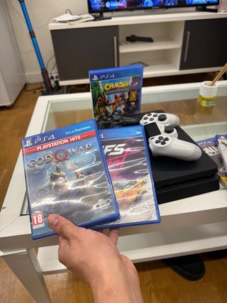 PS4 Slim Negra y Blanca + Juegos