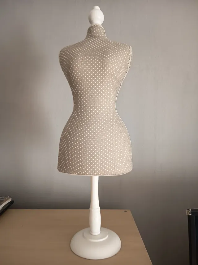 Busto costura forrado lunares pequeño, decoración