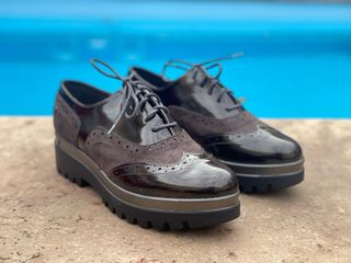 Zapatos XTI negros y marrones