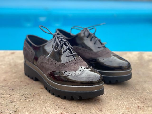 Zapatos XTI negros y marrones