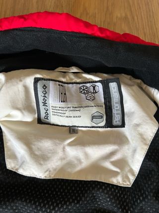 Abrigo Roc Neige Negro, Rojo y Blanco