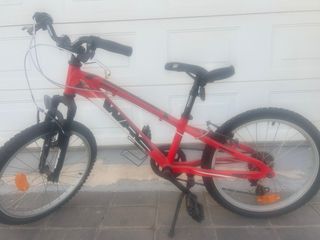 Bicicleta de montaña roja