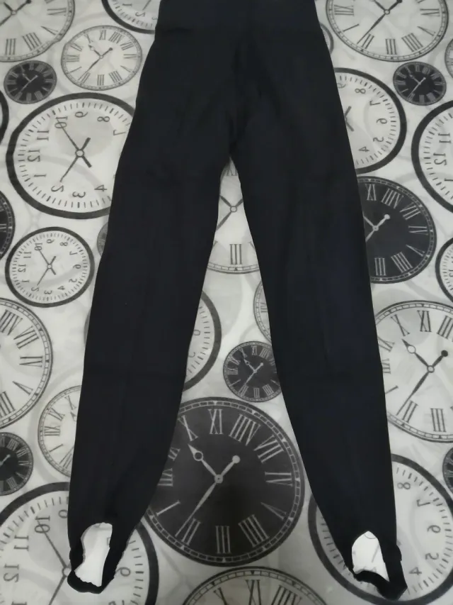 Leggings negros con estribo