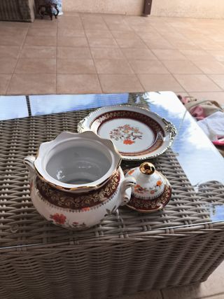 Sopera de porcelana con plato