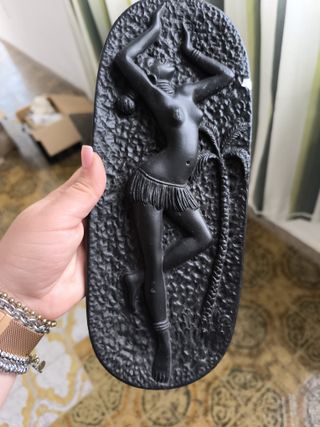 Danzatrice africana in gesso