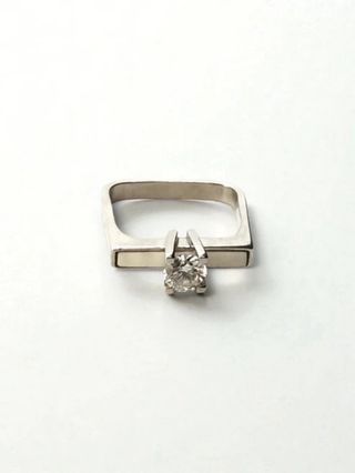 18363P
Solitario vintage realizado en oro blanco