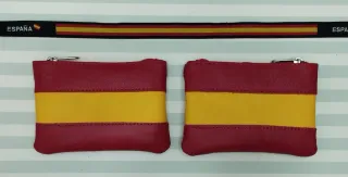 REBAJADO: MONEDERO PIEL BANDERA + PULSERA DE TELA 