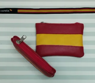 REBAJADO: MONEDERO PIEL BANDERA + PULSERA DE TELA 