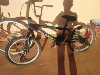 Bicicleta Montaña y BMX Roja