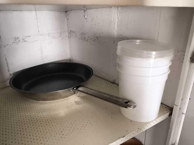 Cafetera italiana, olla exprés, sartenes, vasos