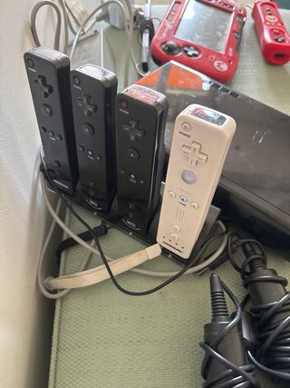 Nintendo Wii U: Mando Pro, Juegos y Micrófonos