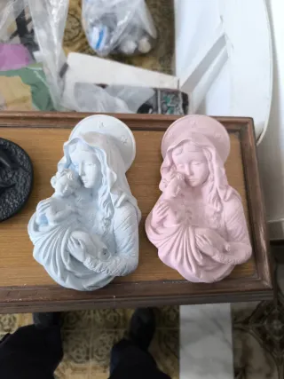 Statua Madonna Bambino Gesso Azzurro Rosa
